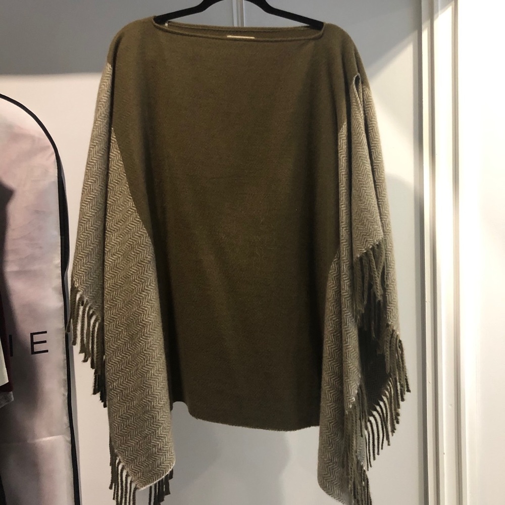 Green poncho - Picture 3 of 3